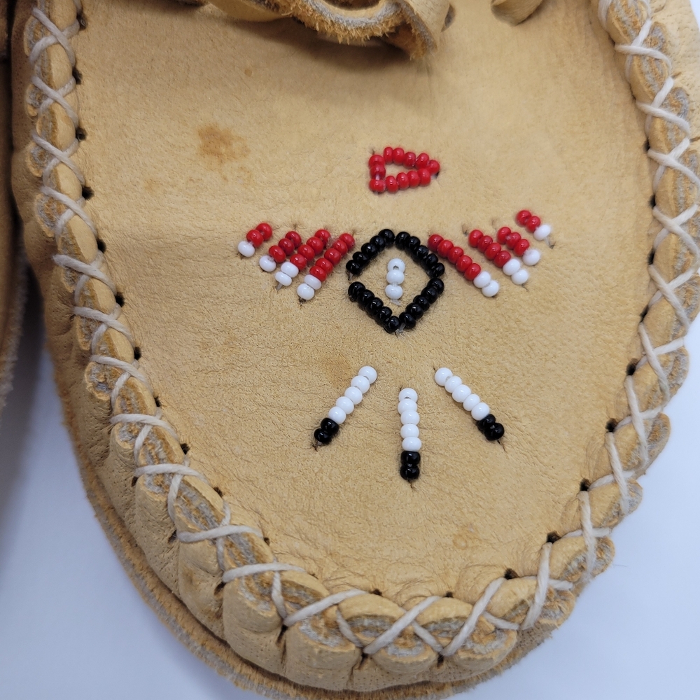 Laurentian Chief Moccasins Tan Moosehide Beaded Canada Style 7463 Womens Size 7 - Picture 14 of 16